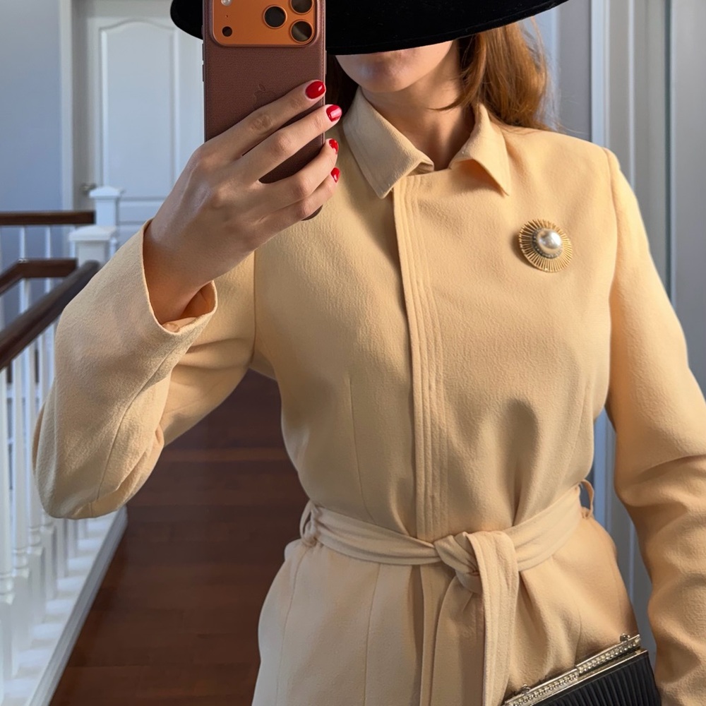 Bill Blass Cream Belted Blazer with Skirt - Picture 3 of 11